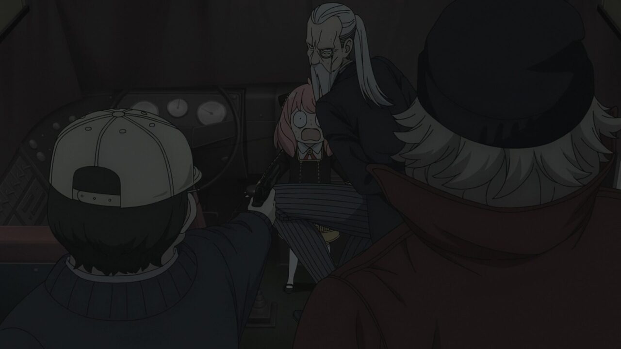 アーニャを守るヘンダーソン